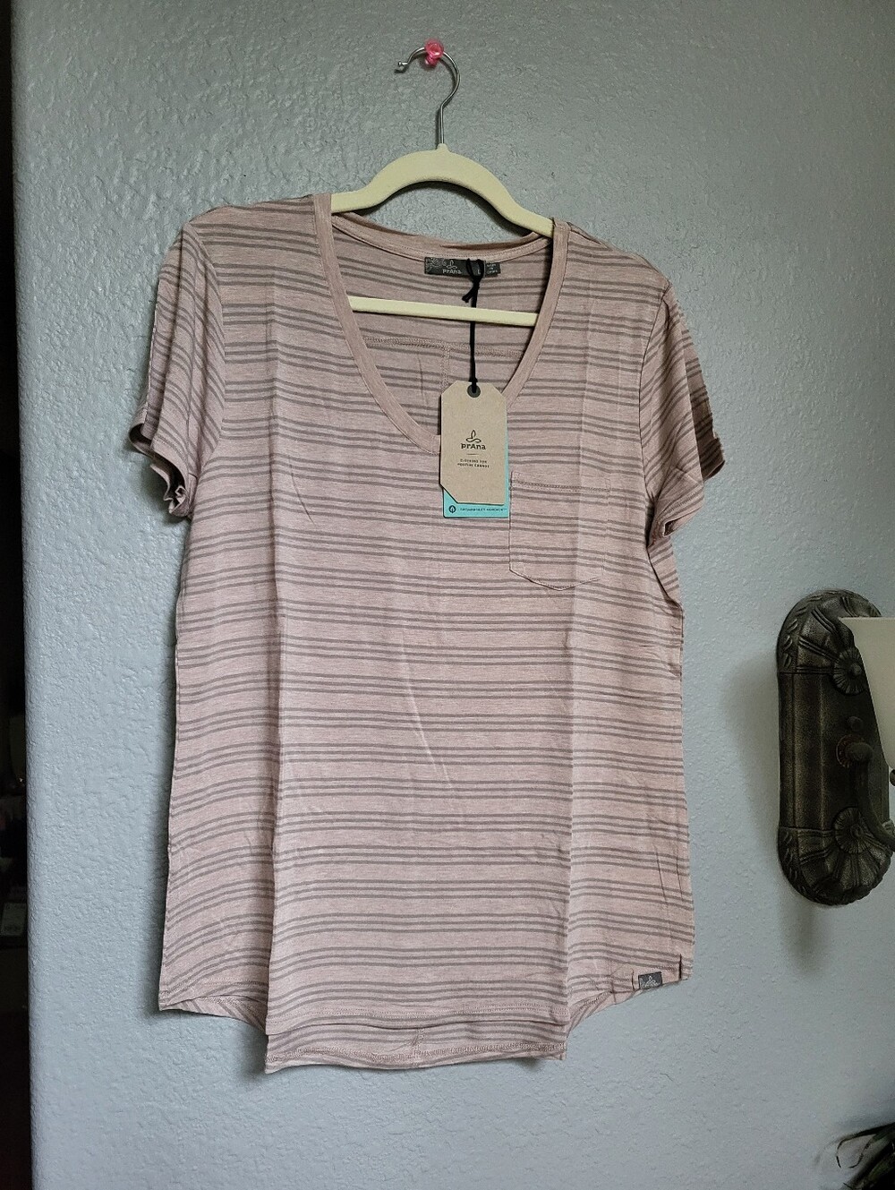 π prAna Women's Foundation Short Sleeve V-Neck T-Shirt - L - Picture 10 of 11